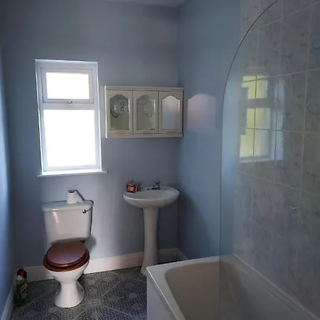 Two Bed With Sunroom And Stunning Views *