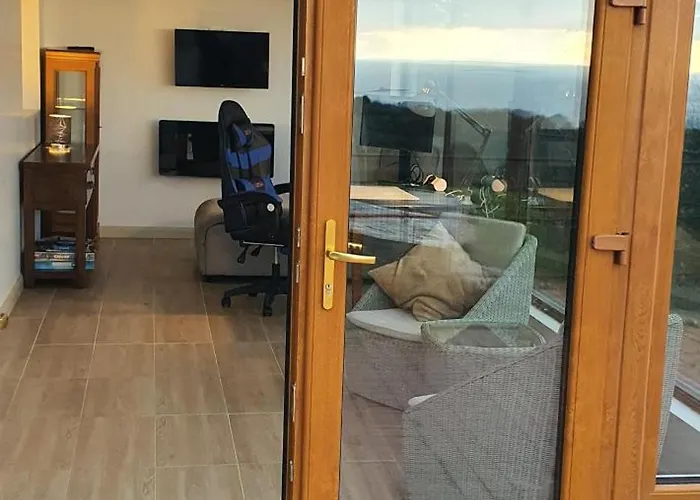 Two Bed With Sunroom And Stunning Views